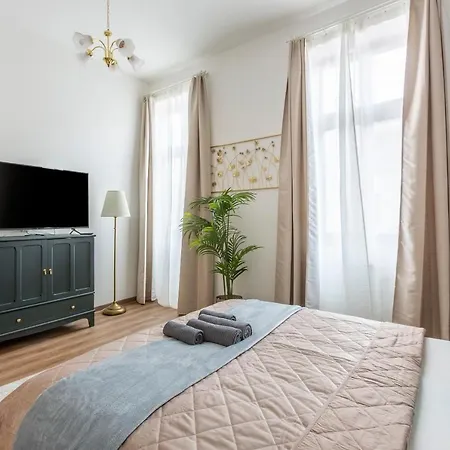 Explore From A Luxurious Cozy Lägenhet *