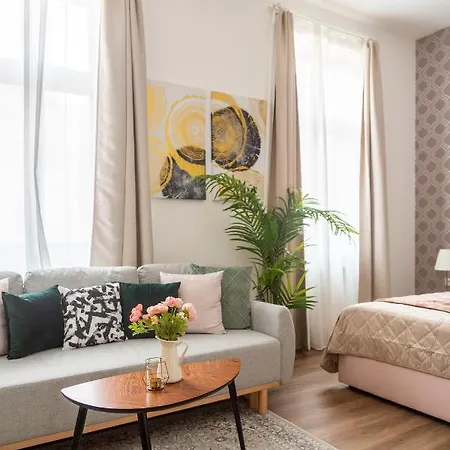 Explore From A Luxurious Cozy Budapeste
