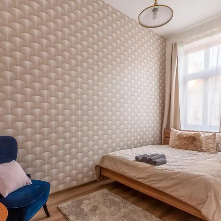 Explore From A Luxurious Cozy Apartamento
