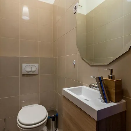 Explore From A Luxurious Cozy Budapeşte