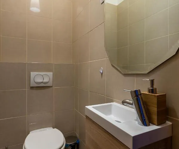Explore From A Luxurious Cozy Budapest
